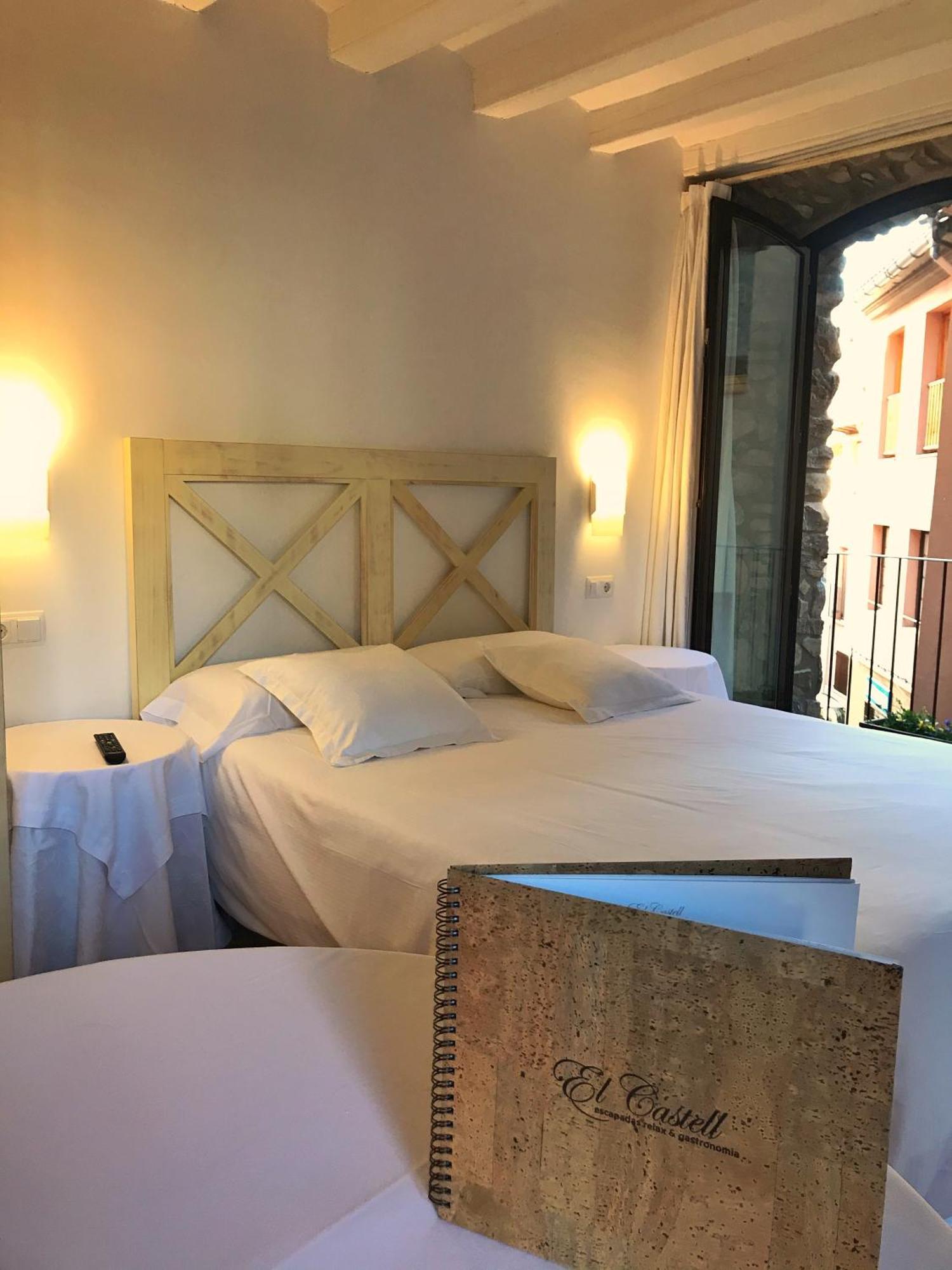 El Castell De La Pobla De Lillet (Adults Only) Villa Exteriör bild